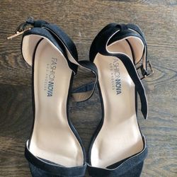 Black Heels 7.5