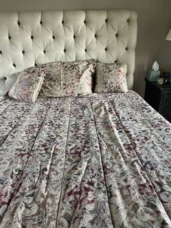 Queen Size Bedspread With Sham and Pillows