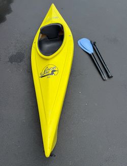 Old Town Loon 86 Kayak with Paddle