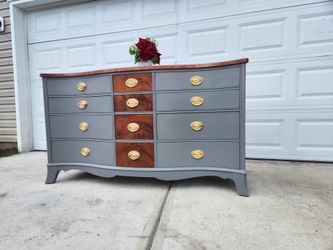 DRESSER