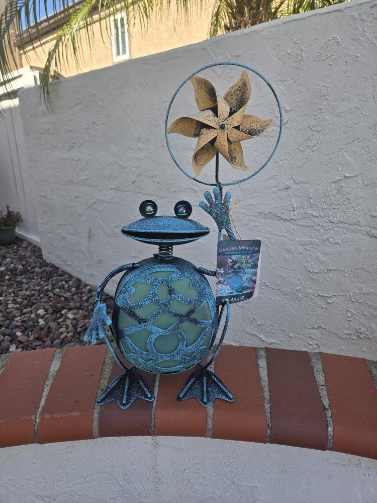 Solar LED Frog Yard Decor