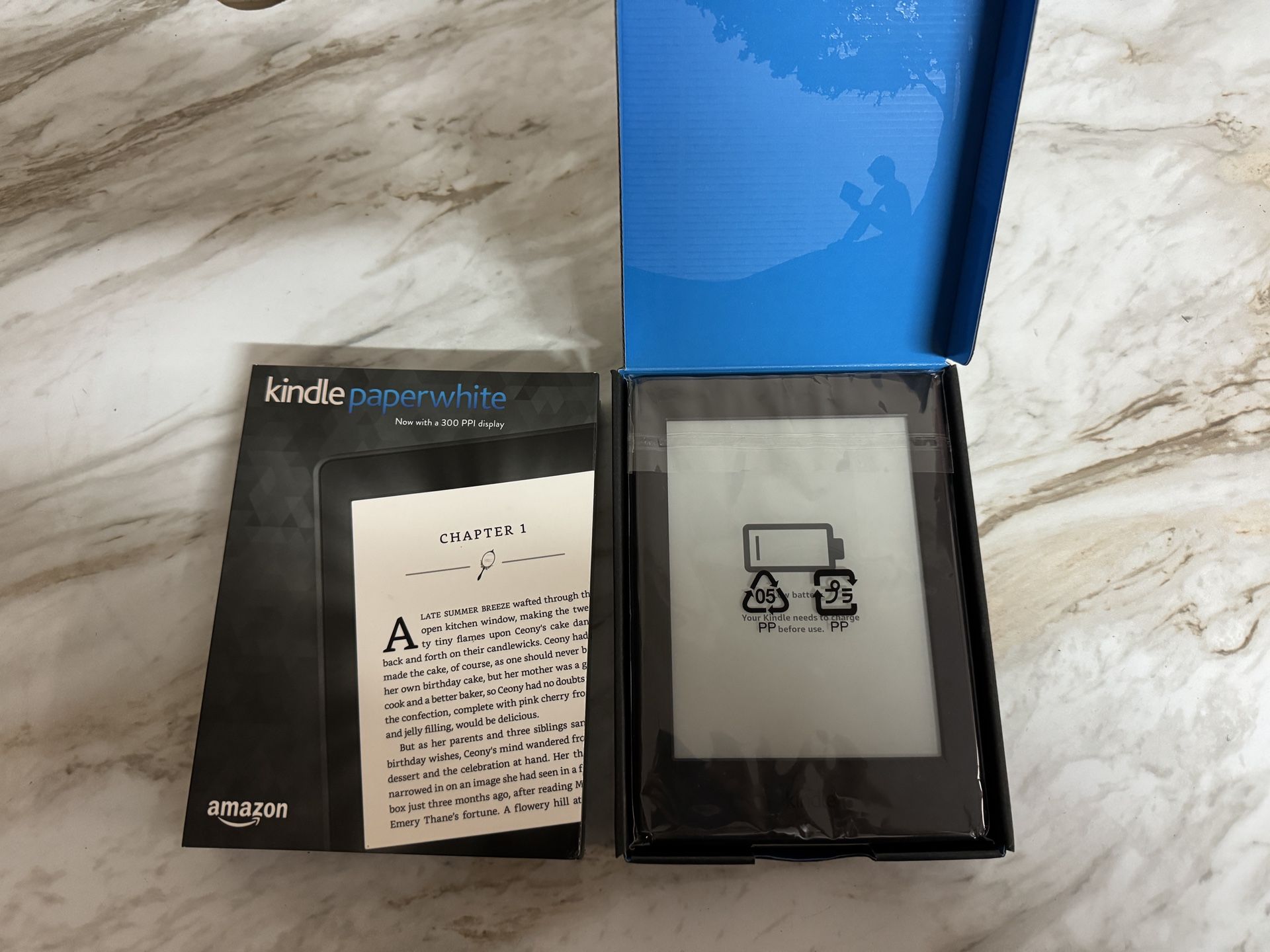 Amazon Kindle Paperwhite 6" (7th Generation) eBook Reader, Nice in original box, works well