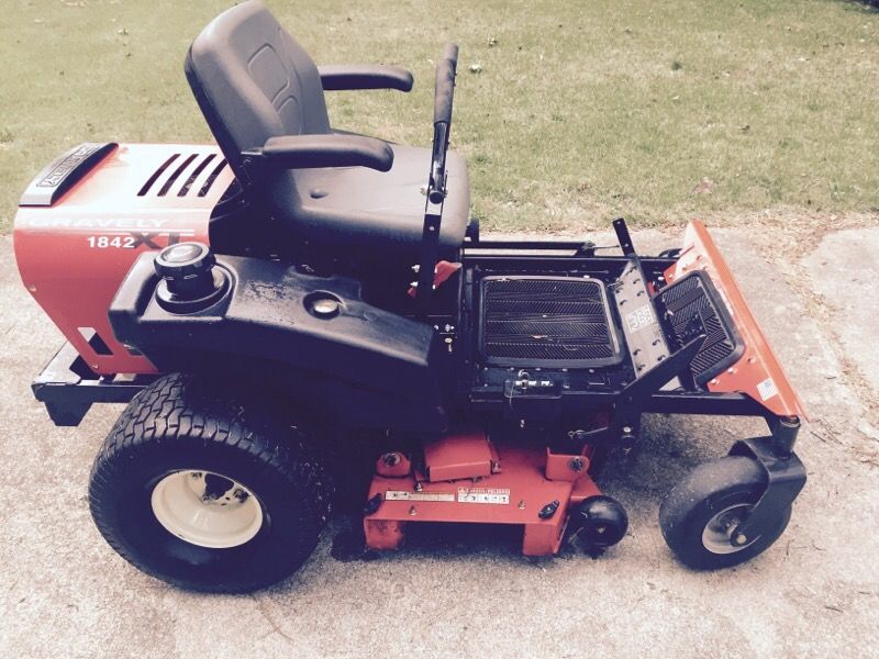 Gravely XL 1842 Zero Turn Mower. Like New for Sale in Union SC