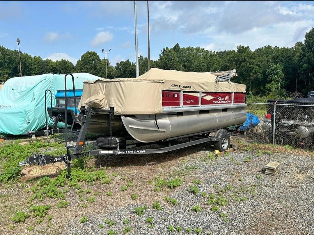 2018 Sun Tracker 20 Ft 60 Hp