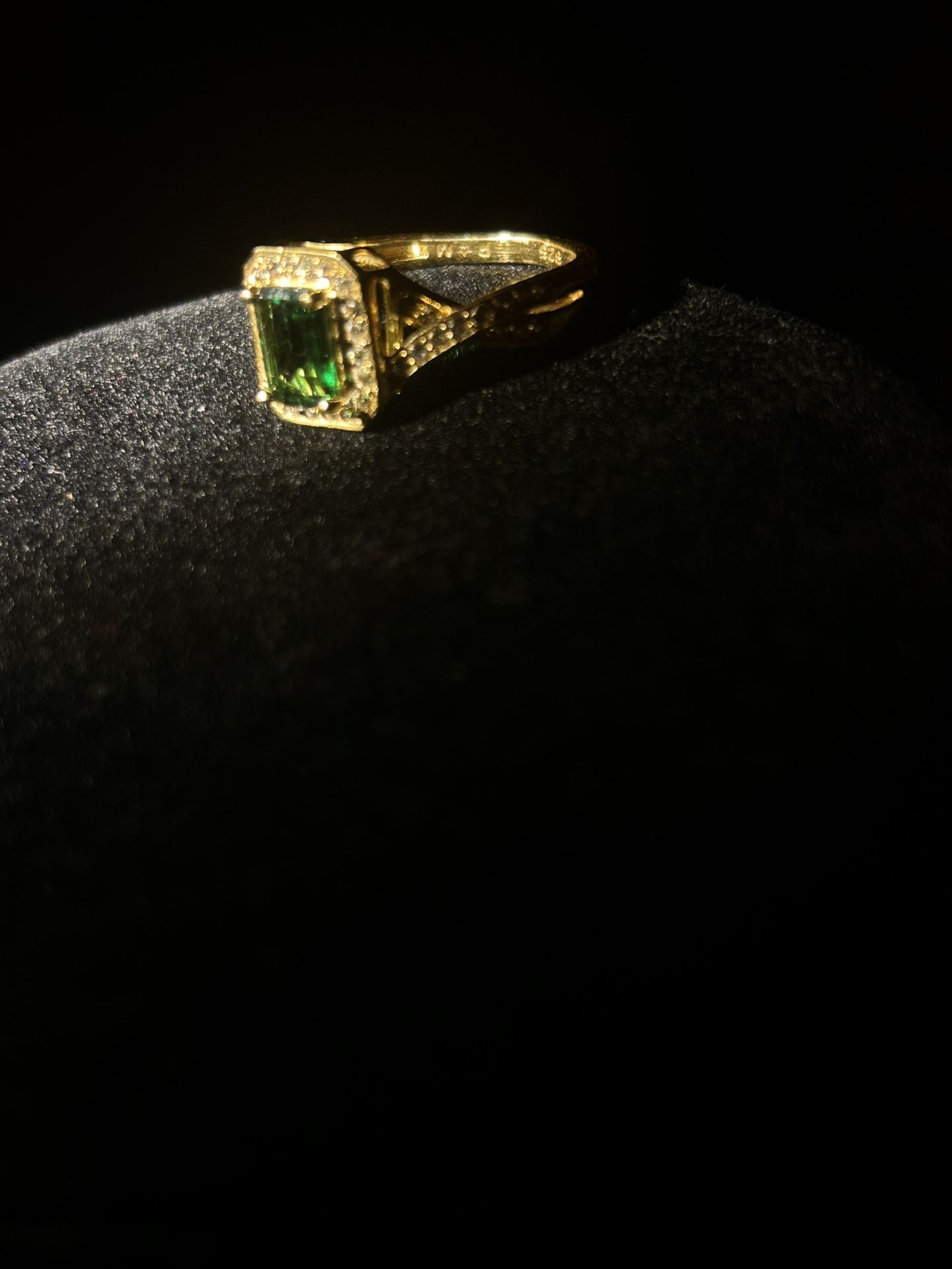 Female Diamond Sapphire Ring