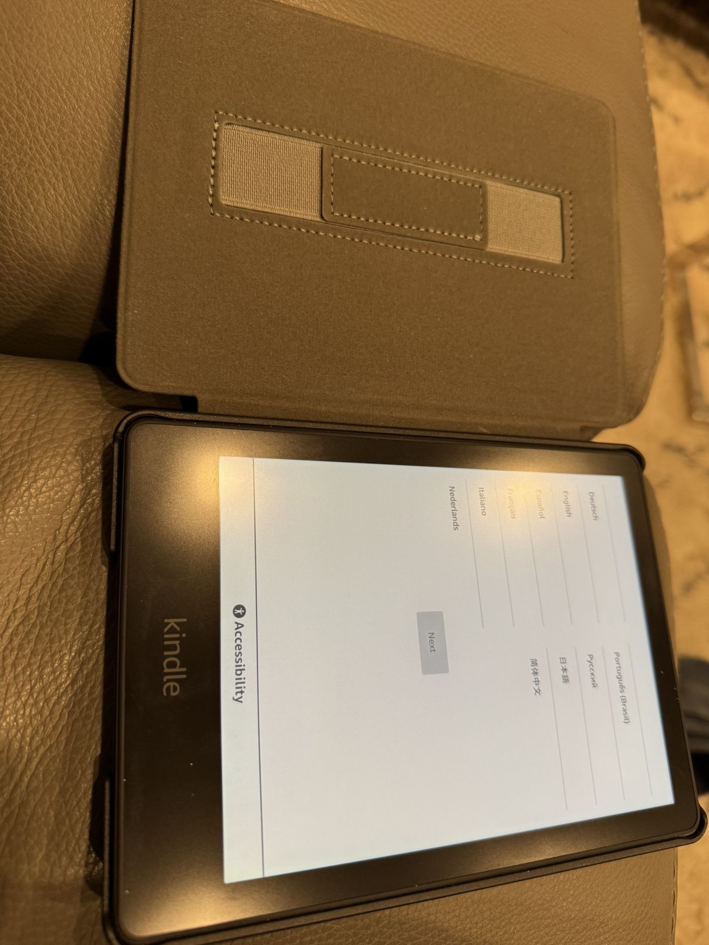 Kindle Paperwhite (2021, 11th Gen) 8GB with Case