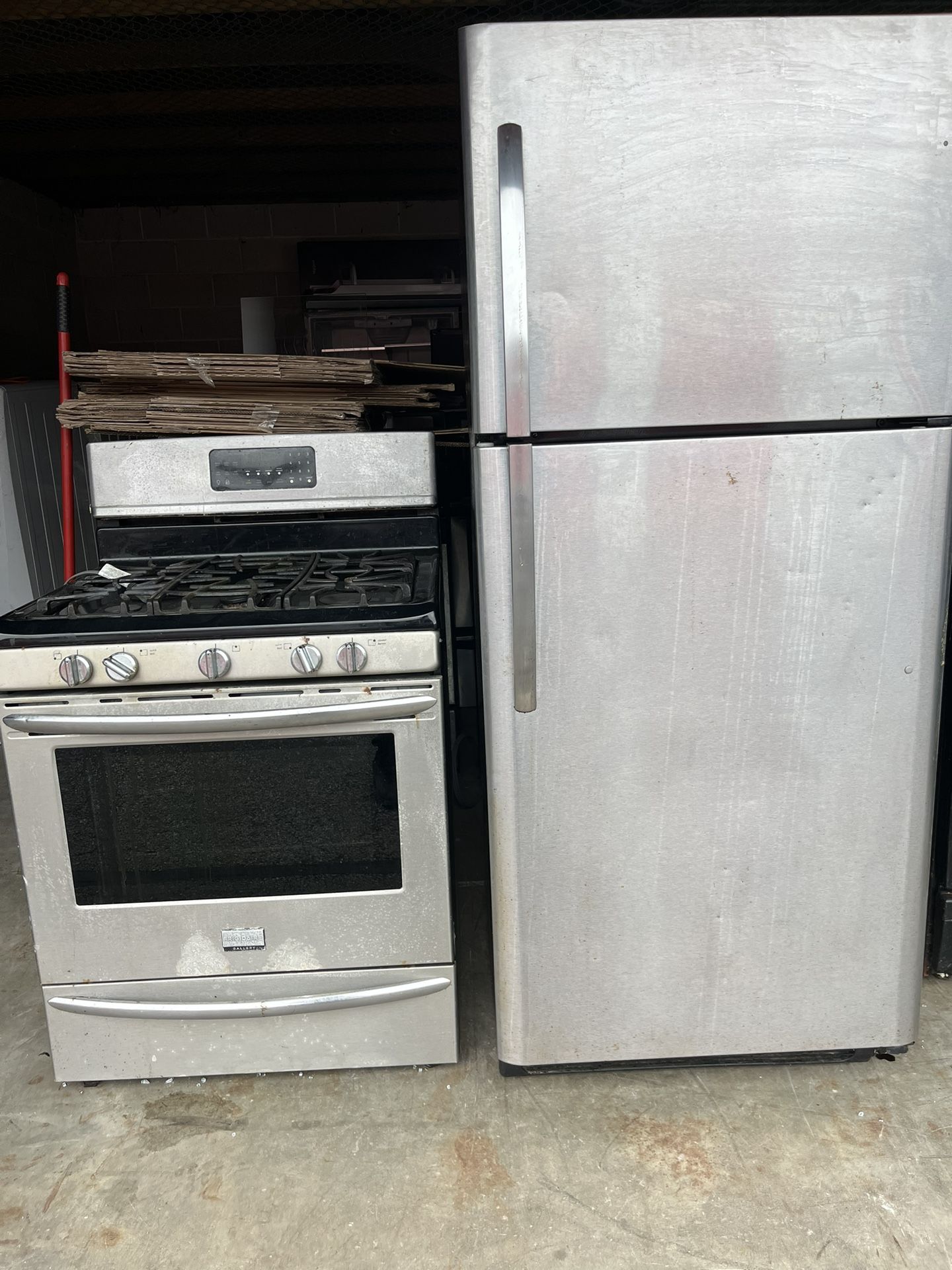 Frigidaire Refrigerator And Stove Set