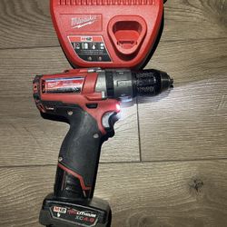 Milwaukee M12 Fuel Hammer Drill Set 