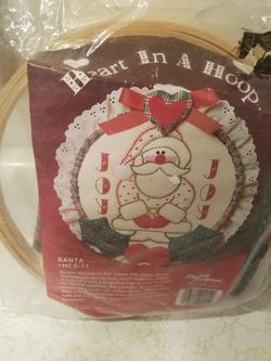 NIB Christmas heart in a hoop