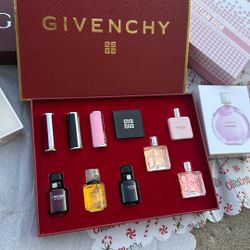 Women Mini Perfume makeup gift set Regalos mujer navidad, prices in store $270