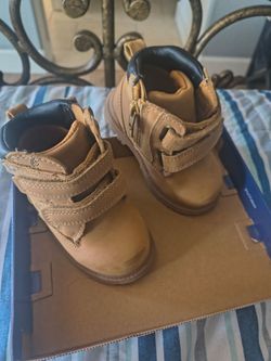 Boys size 4 toddler boots