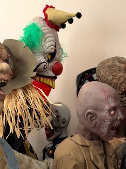 Clown tall arms moves has smaller clowns