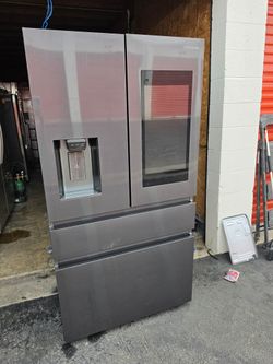 SAMSUNG BLACK STAINLESS STEEL FAMILY HUB 4 DOOR FLEX REFRIGERATOR small dents
