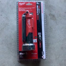 Milwaukee REDLITHIUM USB 550 Lumens Stick Light With Magnet
