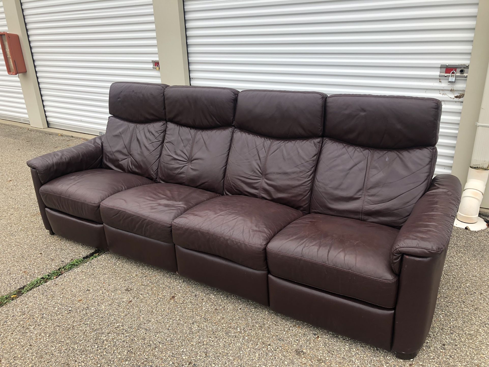 Burgundy Electric Reclining Couch / FREE DELIVERY