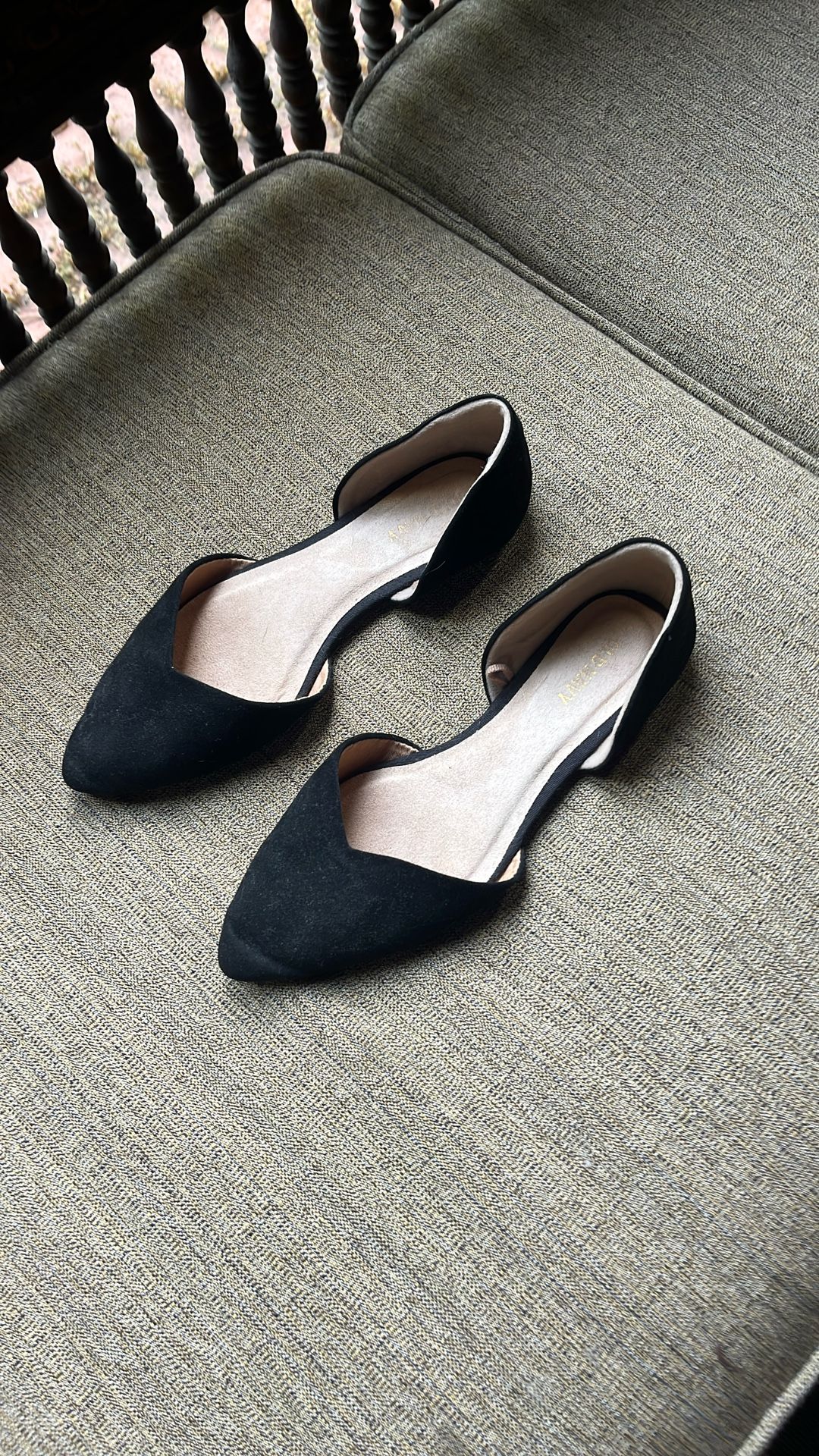 Women’s Old Navy Black Flats/shoes -size 6