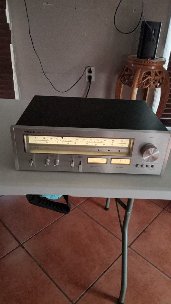 Hitachi FT-920 Vintage Stereo Tuner