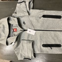 Grey Nike Tech Fleece