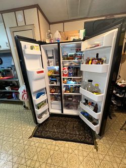 SAMSUNG RS261 Series Side-by-Side Refrigerator / Freezer with Thru-the-Door Ice and Water - Black