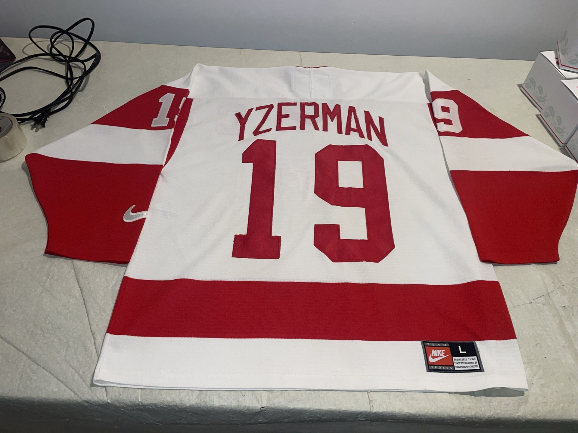 Nike Steve Yzerman Detroit Red Wings Jersey Mens Large Mic Sewn Clean White Vtg