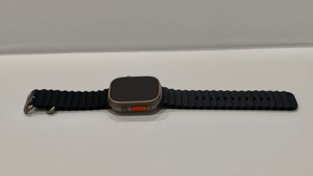 Apple Watch Ultra 1.ª generación — Incluye cargador y funda protectora — $350