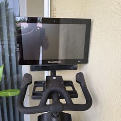 Comercial S221 Studio Cycle