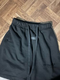 Black essential shorts medium