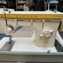 Vintage Singer Fashion Mate Sewing Machine With Case