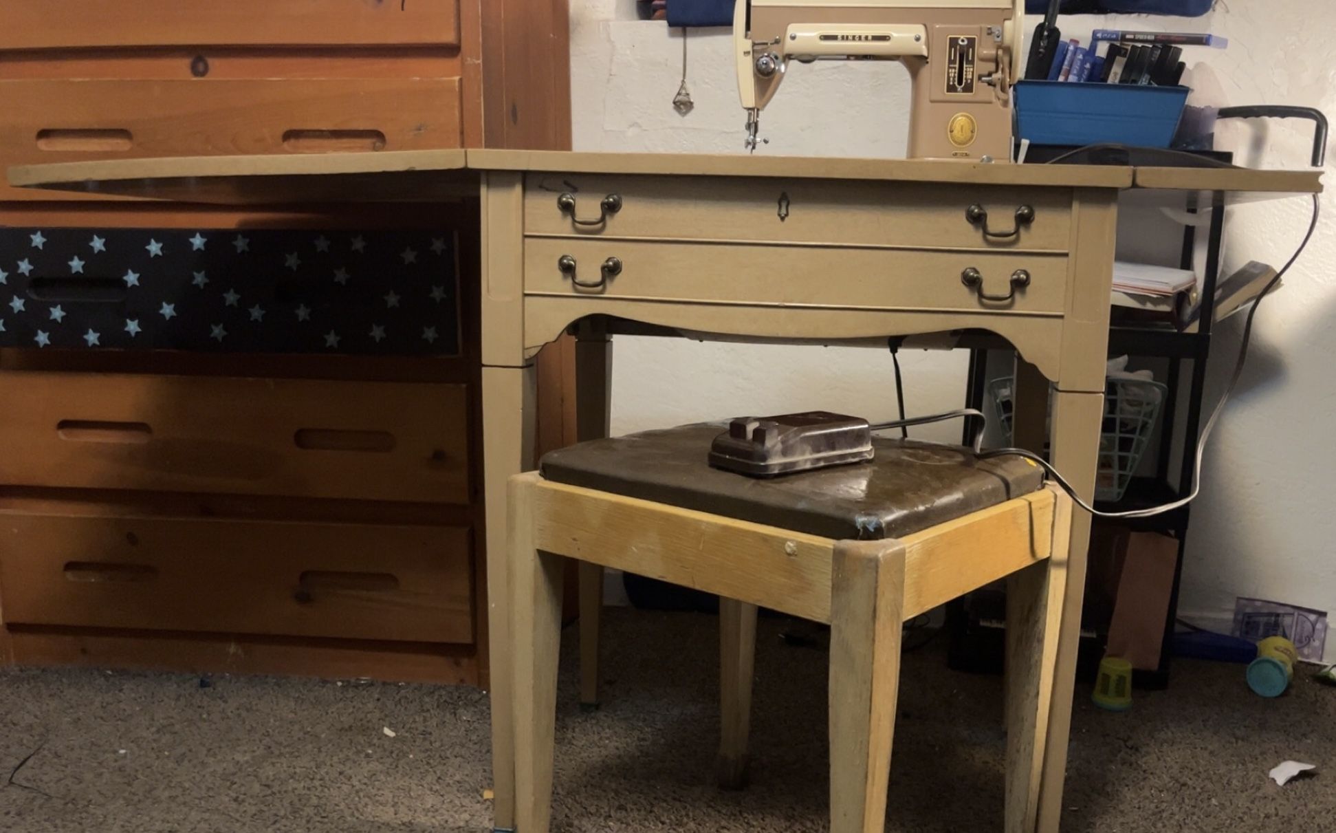 1950 Vintage Singer manufacturing Co Sewing Matching With All Parts And Extra Including Removable Cushion Chair (Willing To Negotiate)