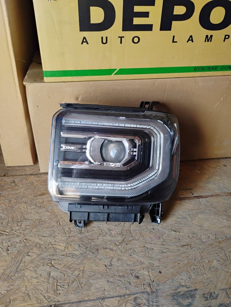2016-2018 GMC Sierra 1500 Denali Headlight HID LED LH OEM