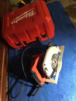 Milwaukee Corded Circular Saw 7 1/4” in Case with Blade! Only 70 today 💥💥👍🏽👍🏽. Check my other Milwaukee