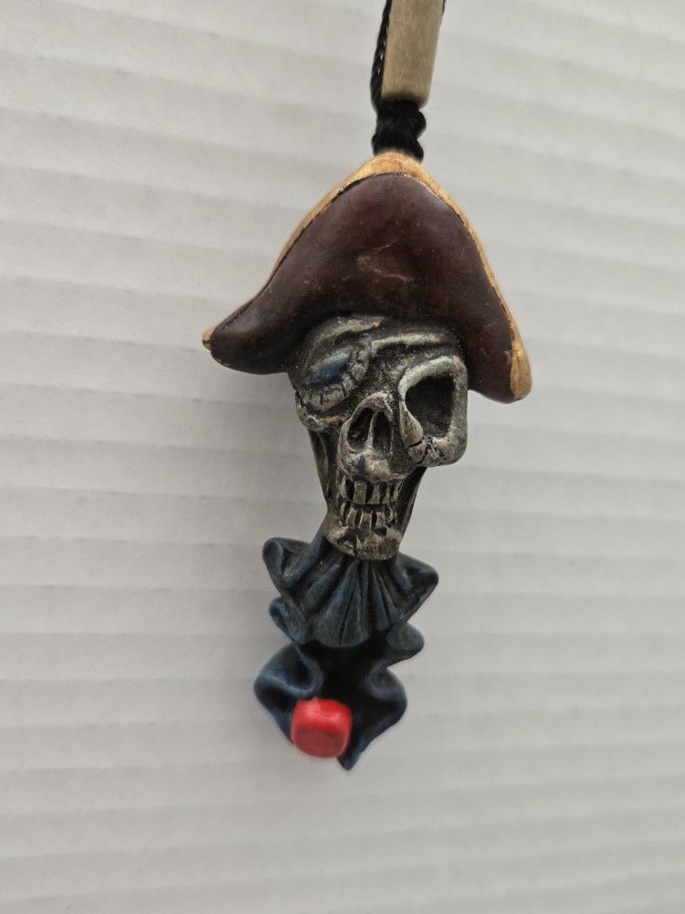 Pirates Skull keychain with a belt clip
