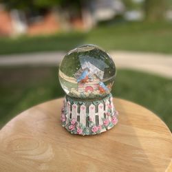 1992 San Francisco Music Box Company Snow Globe