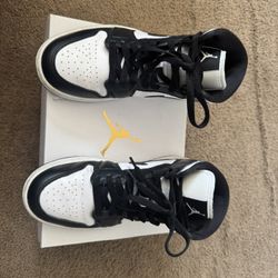 Air Jordan Mid 