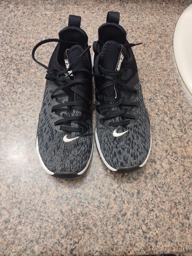 Adidas Women 7.5