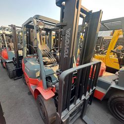 Toyota M7 Forklift 2 Stages 5500 Lbs Pneumatic Tires. 90 Days Warranty!!