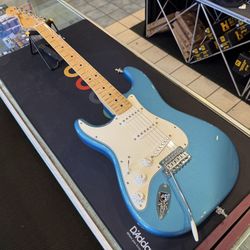 Fender Standard Stratocaster Lake Placid Blue Left-Handed Electric Guitar