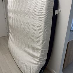  King Hybrid Mattress 12 Inch Gel Memory Foam Clean & Excellent Condition!