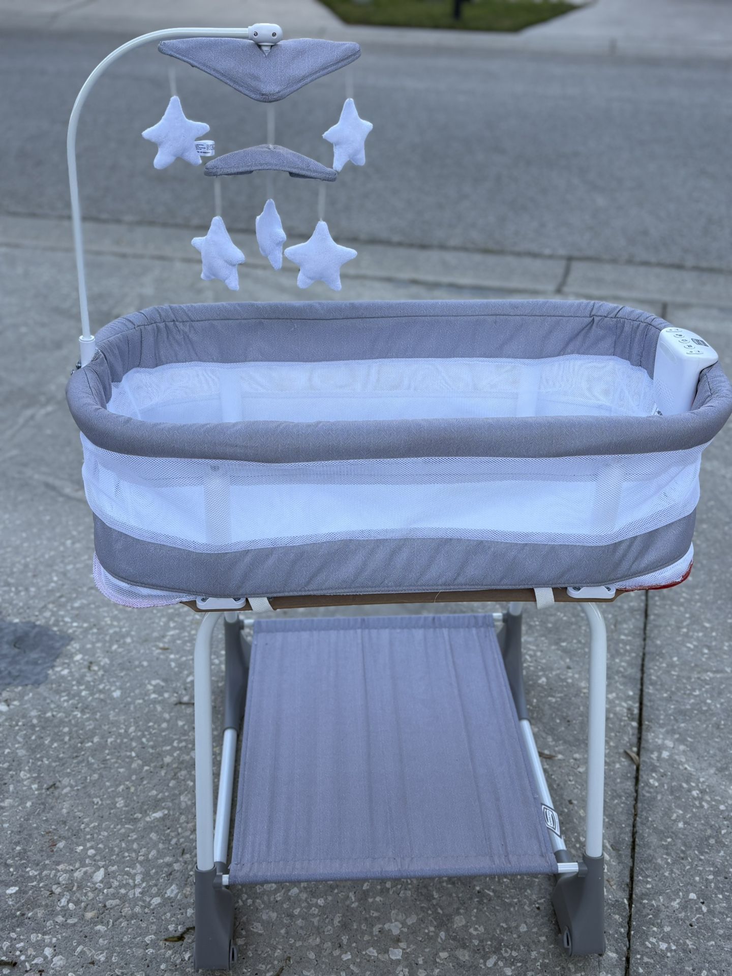 Simmons Kids Bassinet