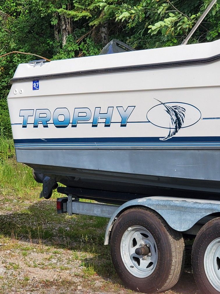 1991 BAYLINER CUDDY TROPHY BOAT