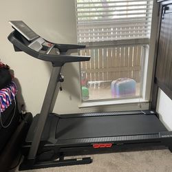 Treadmill  (semi New)