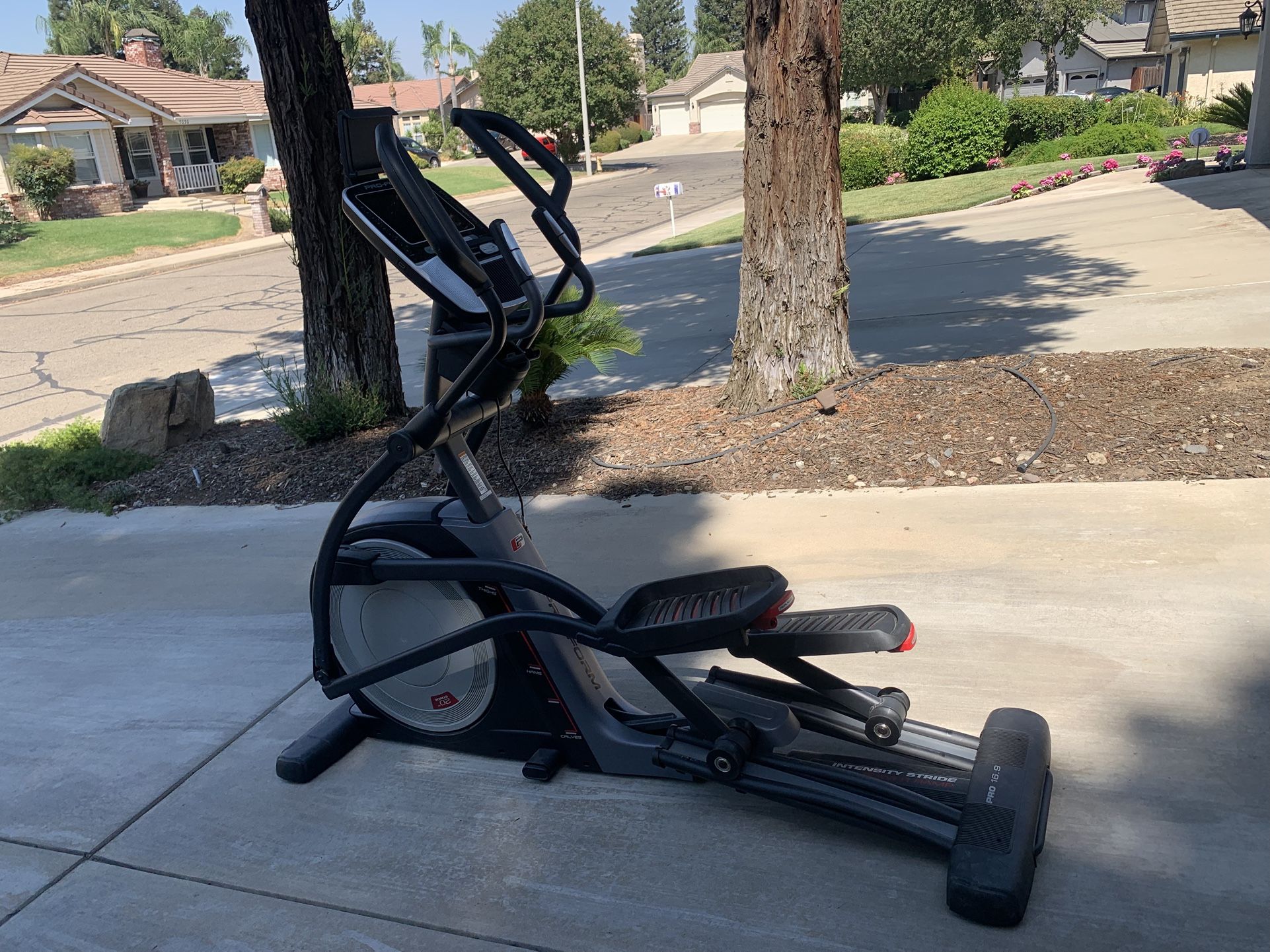 Elliptical Proform Pro 16.9
