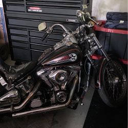 1993/90 anniversary Harley Davidson 4900 miles has a board and stroked engine comes with a lot of chromed out aftermarket parts