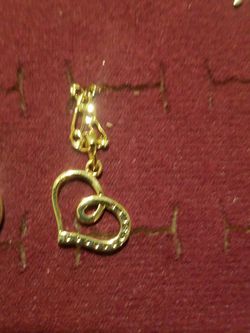 Cadena con dige de corazón de oro laminado