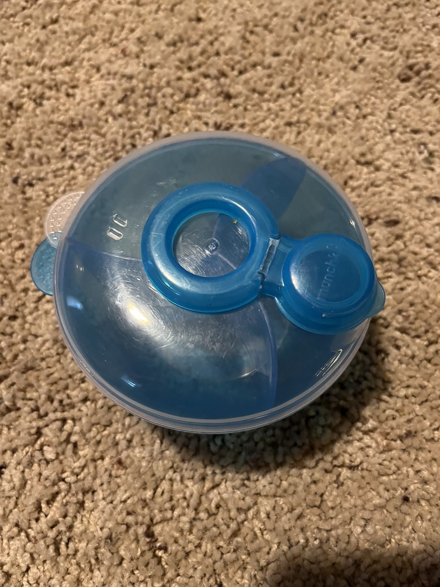 Munchkin formula dispenser
