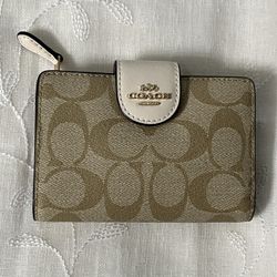 Coach Medium Corner Wallet Zip 