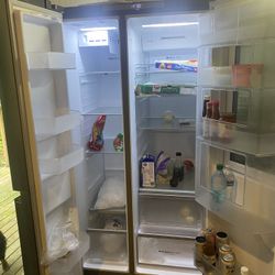 Refrigerator 