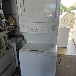 NICE CHEAP STACKABLE WASHER AND DRYER 