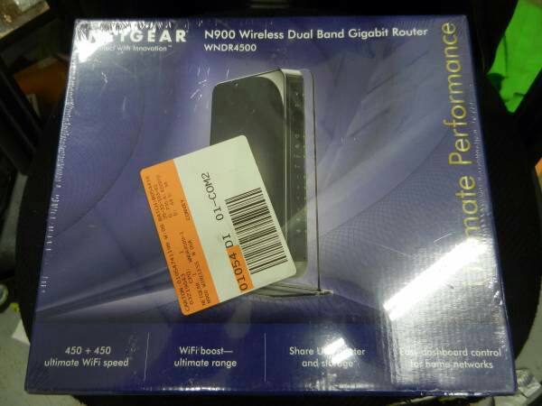 *BRAND NEW* NETGEAR N900 Dual Band Wireless-N Gigabit Router (WNDR4500)