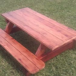 TODDLERS PICNIC TABLE